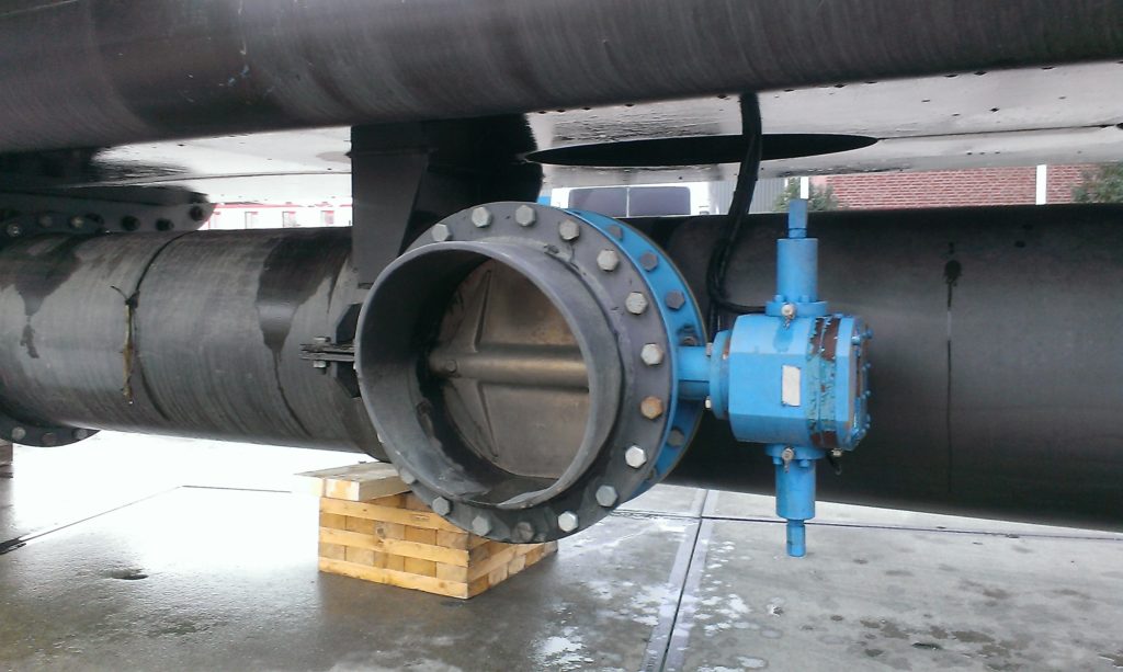 Suction pipe vacuum relief valve