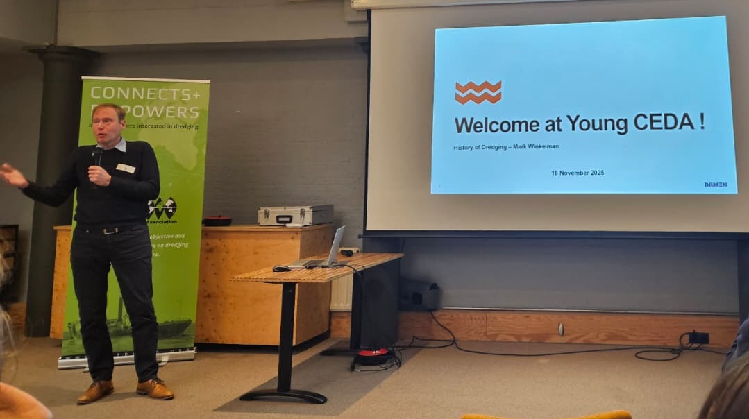 Presenting my lecture on the history of dredging at Young CEDA