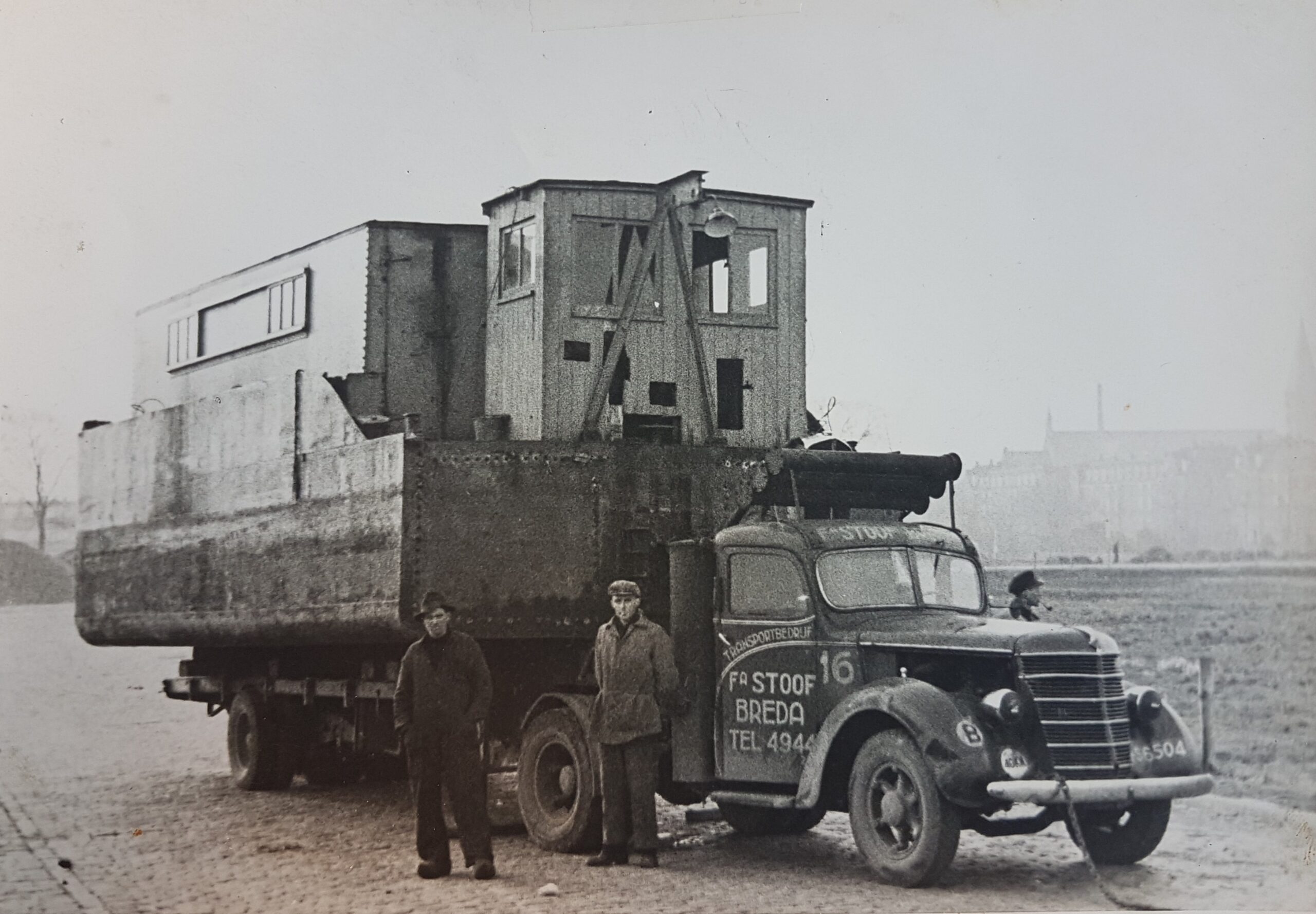 Transport of a single pontoon by Stoof Breda