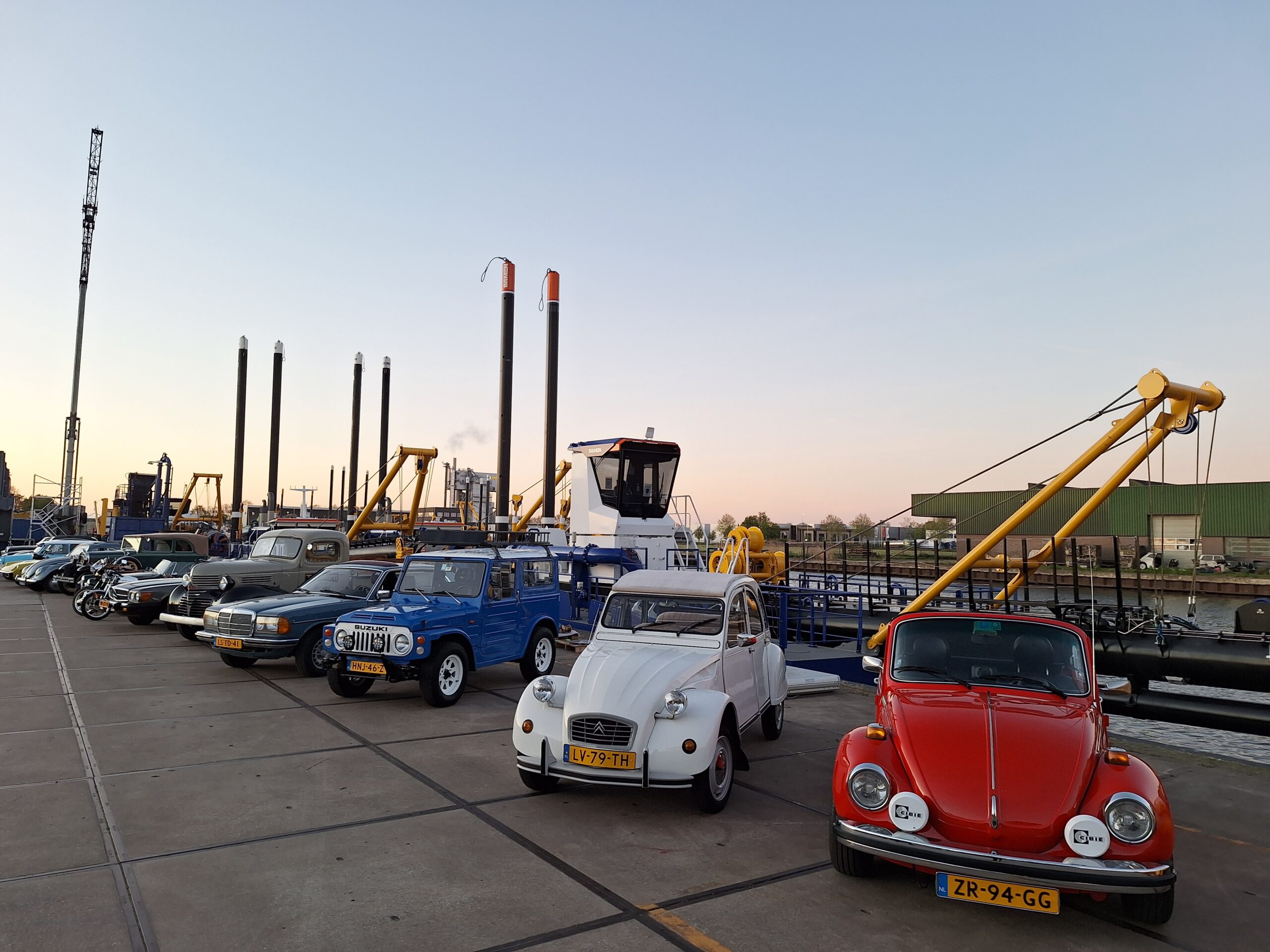Classic cars at the Damen quay